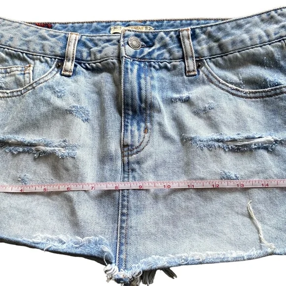 Pull&Bear have something special Y2K Raw Jean Hem Mini Skirt - Picture 3 of 7